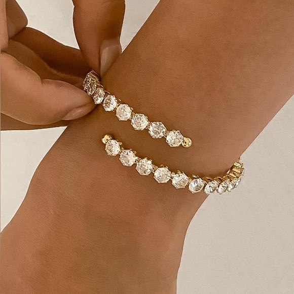 Anthropologie Jewelry - 18K Glam Bracelet- Gold